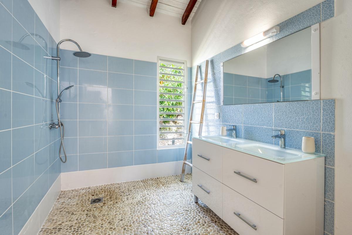 A louer villa 5 chambres Saint François Guadeloupe-salle de douche-28